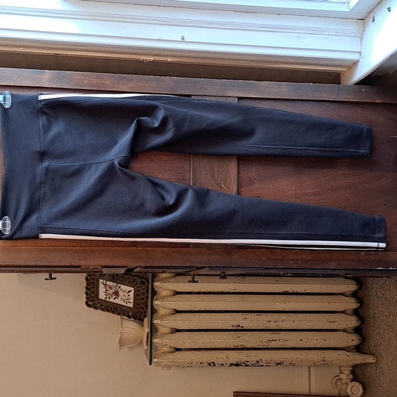 Adidas woman's size Med climalite striped legging - Picture 6 of 7